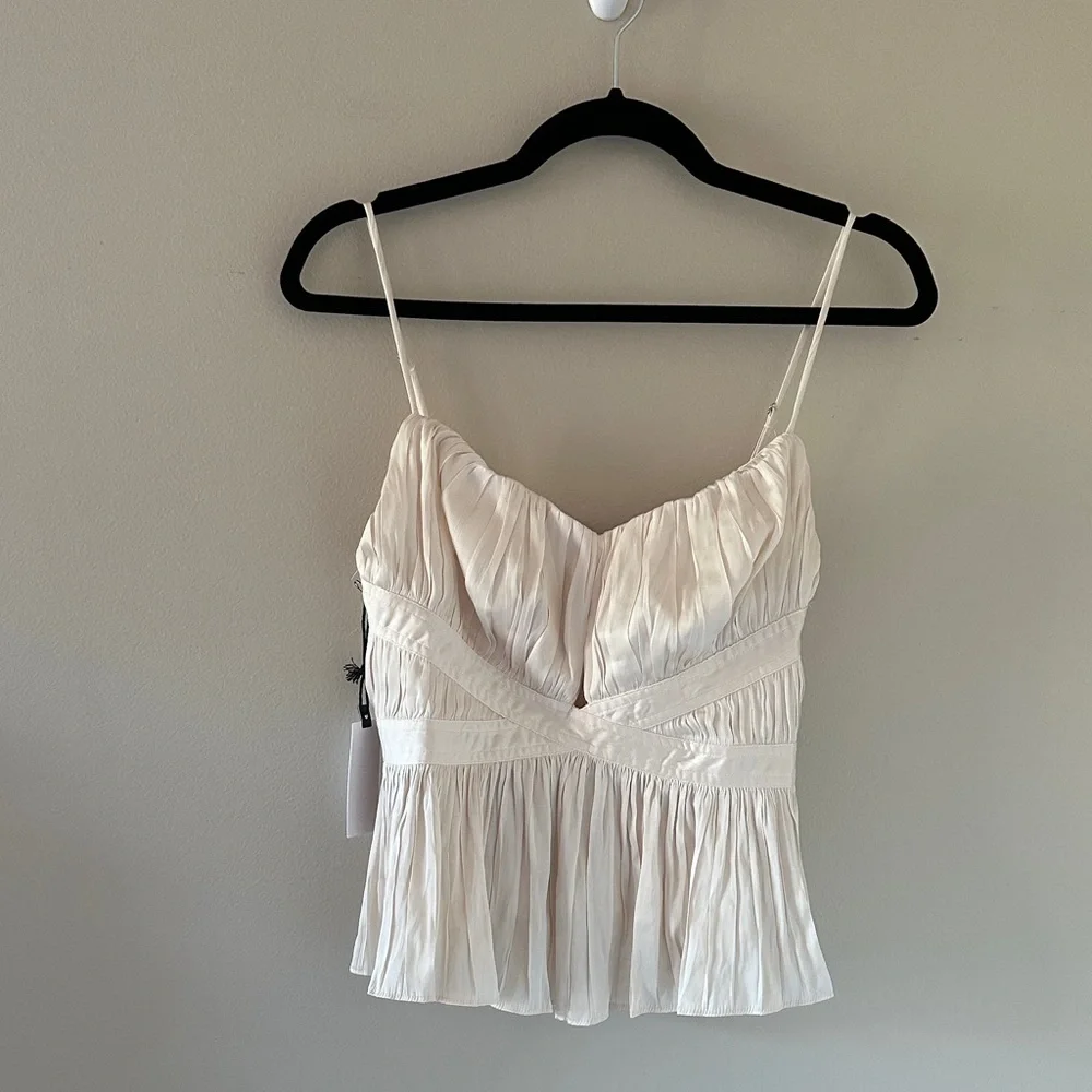 Astr NWT Katie Pleated Tank Top Cream Size Medium - Picture 4 of 13